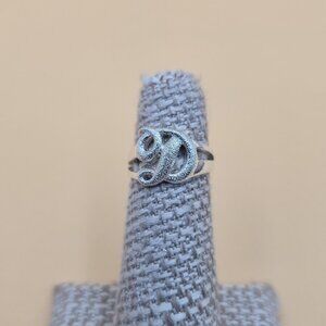 Size 4 Sterling Silver Cursive Letter Textured Band Ring A4497